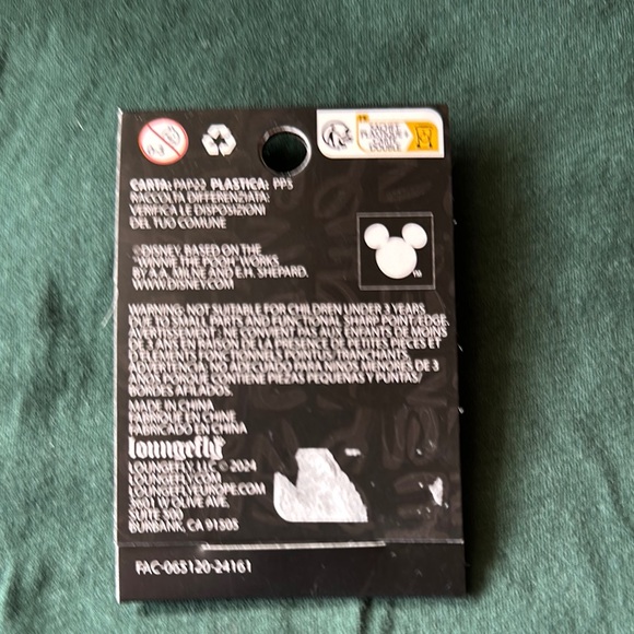 Disney Winnie the Pooh Enamel Pin - Picture 2 of 3